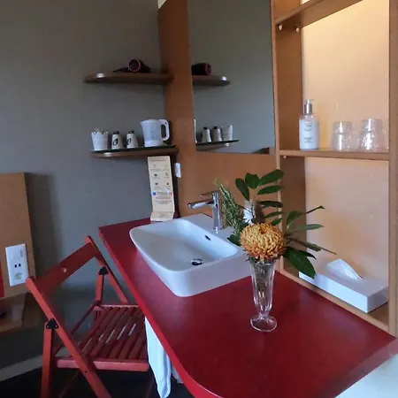 Отель Alpenrose And Gardens 2*