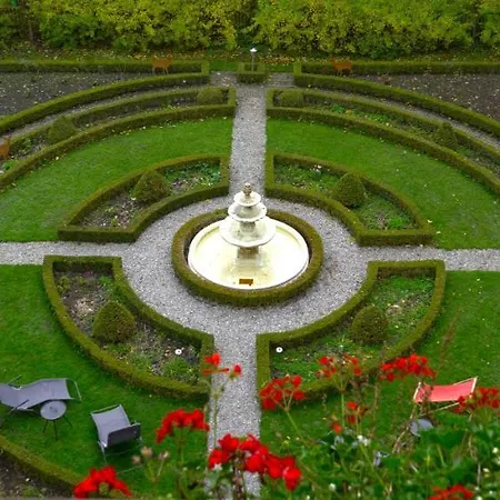 Отель Alpenrose And Gardens