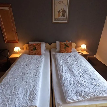 מלון Alpenrose And Gardens