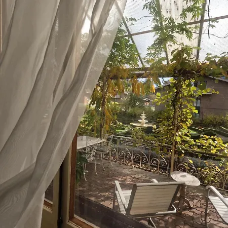 Alpenrose Hotel And Gardens