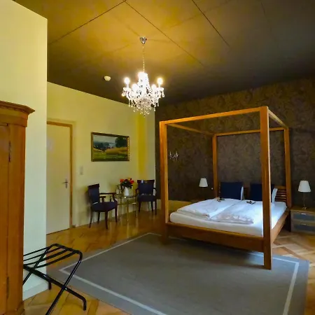 Alpenrose And Gardens Hotel 2*