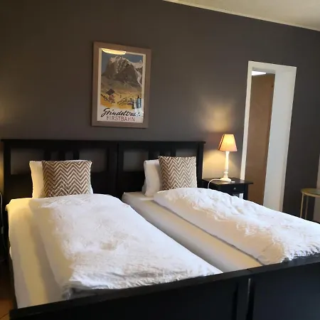 Alpenrose And Gardens Hotel 2*