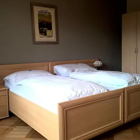 מלון Alpenrose And Gardens 2*