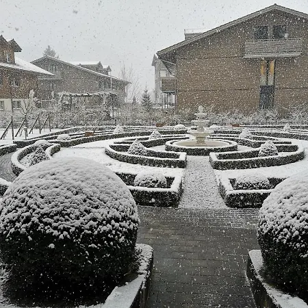 Alpenrose Hotel And Gardens