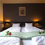 Alpenrose Hotel And Gardens 2*