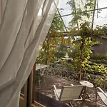 Alpenrose Hotel And Gardens
