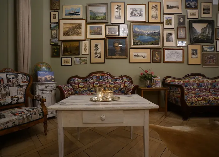 Alpenrose And Gardens Szálloda 2*